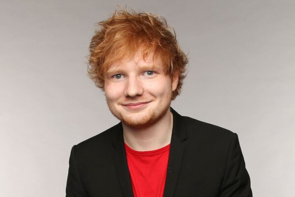 Ed Sheeran sorprende a una fan y le canta mientras corre