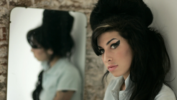 Subastan objetos personales de Amy Winehouse
