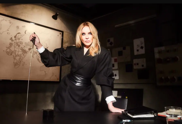 Kylie Minogue lanza “Lights Camera Action”
