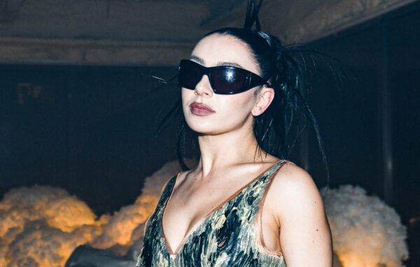 Charli XCX protagoniza una película en Polonia
