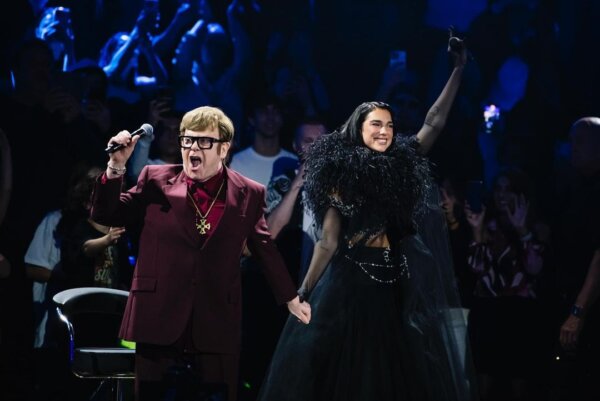 Elton John canta con Dua Lipa en el Royal Albert Hall