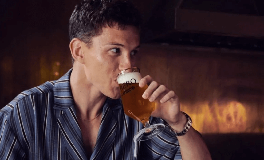 Tom Holland lanzó una cerveza sin alcohol