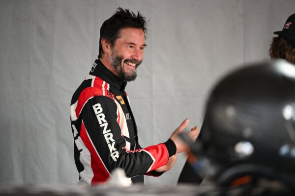 Keanu Reeves debutó como piloto de carreras