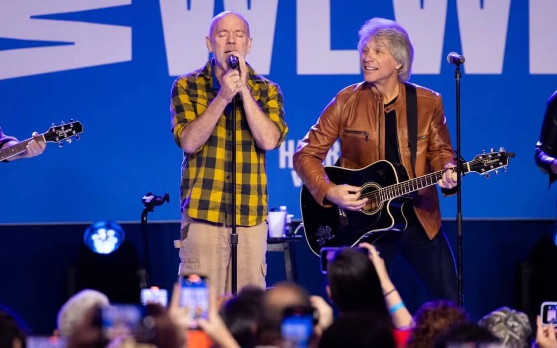 Michael Stipe y Jon Bon Jovi interpretaron “The one I love” de R.E.M.
