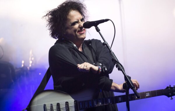 Robert Smith de The Cure abandona la red social X