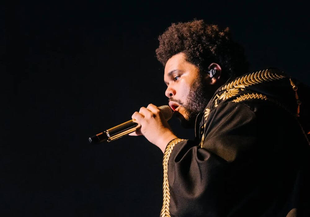 The Weeknd pospone el lanzamiento de su álbum y cancela su concierto