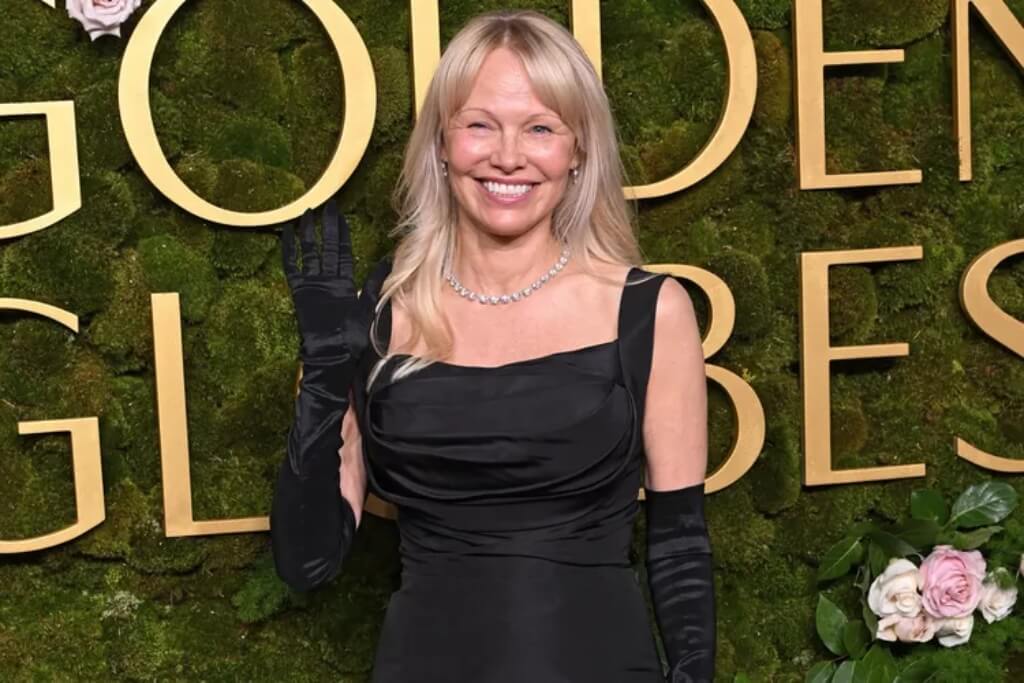 Pamela Anderson revela que fue agredida en un avión