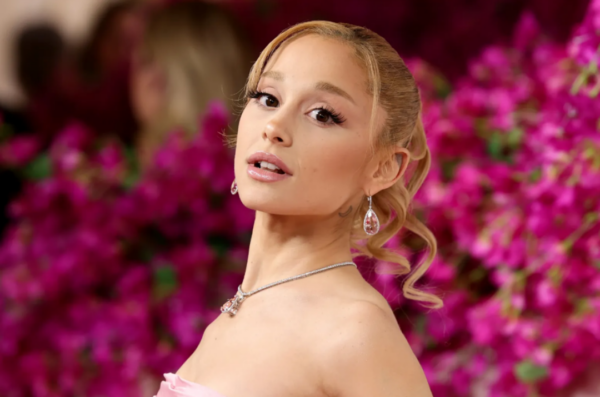 ARIANA GRANDE ANUNCIA LA VERSIÓN EXTENDIDA DE “ETERNAL SUNSHINE”
