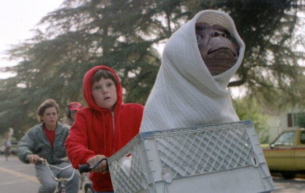 Subastan el muñeco de la película “E.T., el extraterrestre”