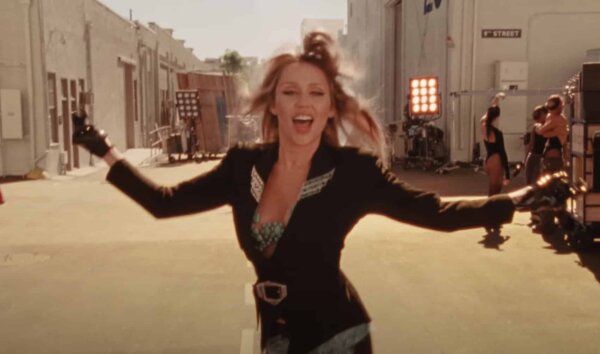 Miley Cyrus comparte el tráiler de su próximo álbum