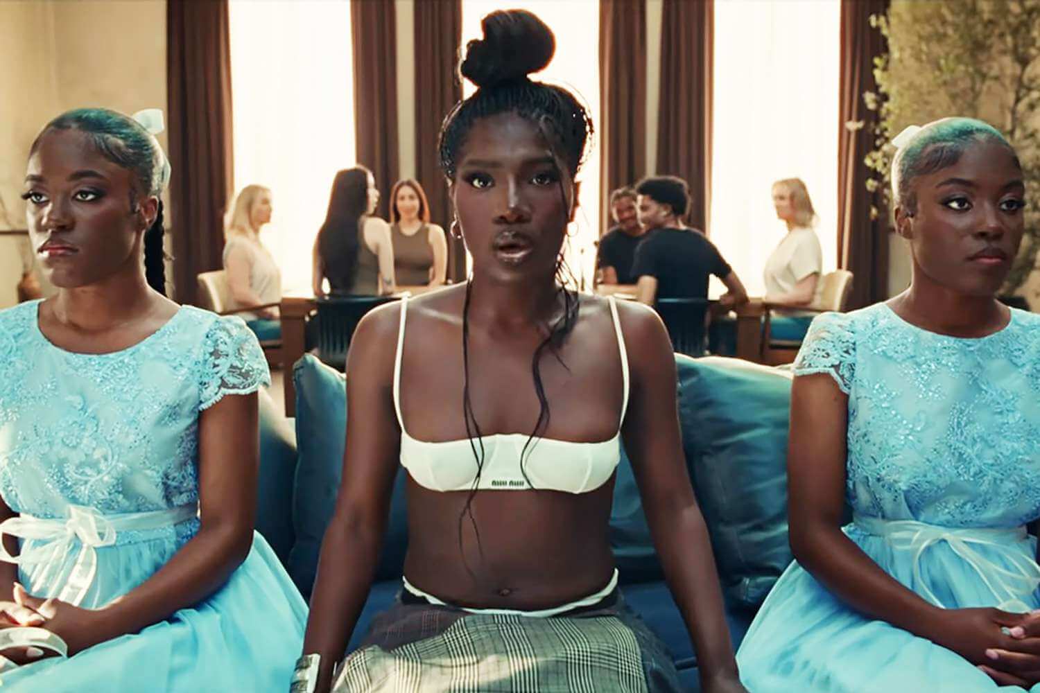 “Anxiety”, el hit viral de TikTok, ya tiene videoclip
