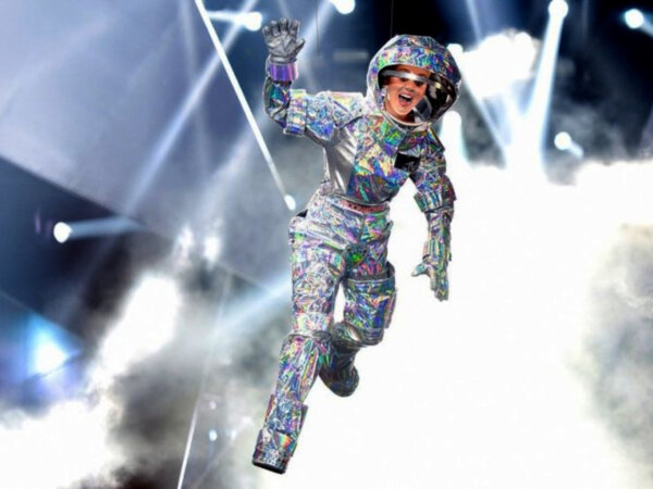 Katy Perry ya se entrena para viajar al espacio