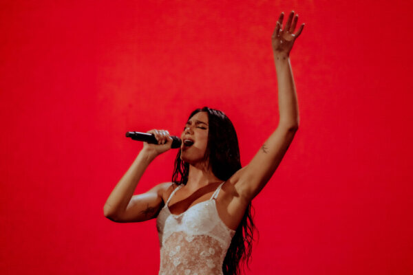 Dua Lipa versiona “Get Lucky” de Daft Punk