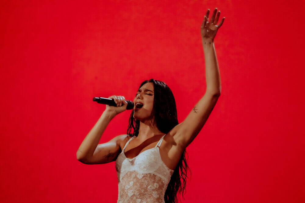 Dua Lipa versiona “Get Lucky” de Daft Punk