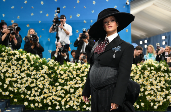 Rihanna revela su embarazo en la Met Gala